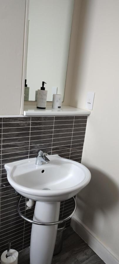 Meridian Bay Apartment Swansea Esterno foto