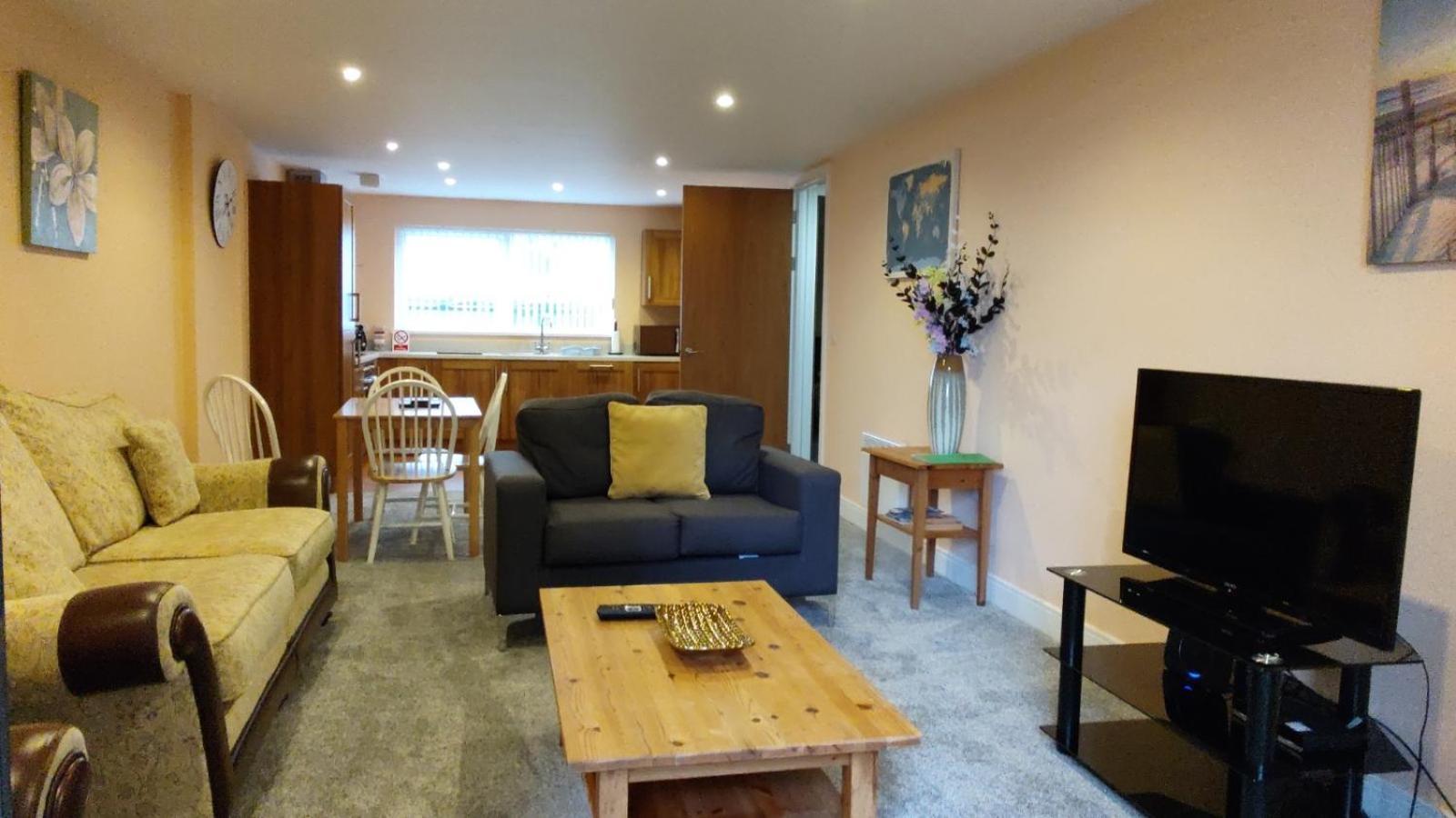 Meridian Bay Apartment Swansea Esterno foto